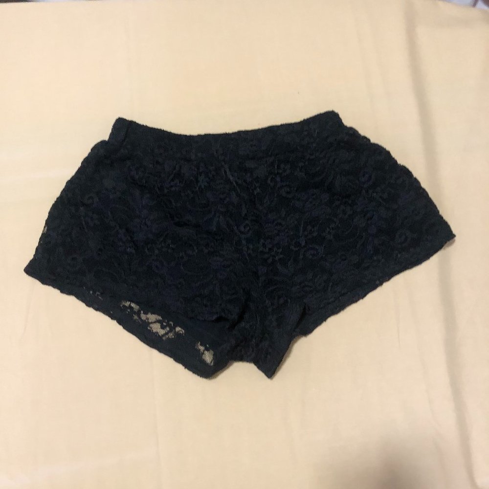Forever 21 women black lace shorts size XS, 059